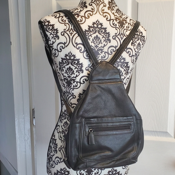 SOLD Vintage Tignanello Genuine Leather Backpack - Picture 2 of 8
